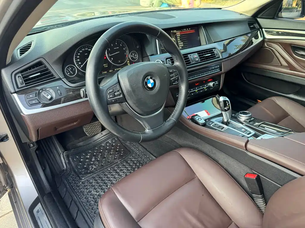 BMW 5 Series — миниатюра 8