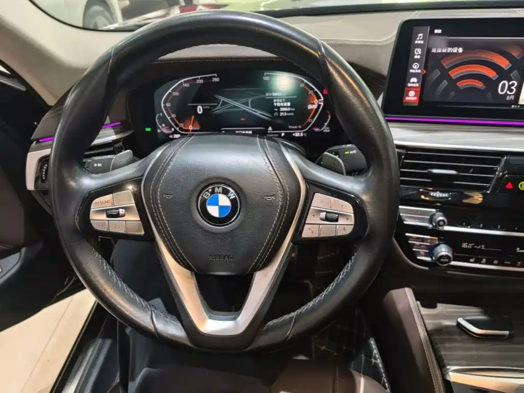 BMW 5 Series — миниатюра 11
