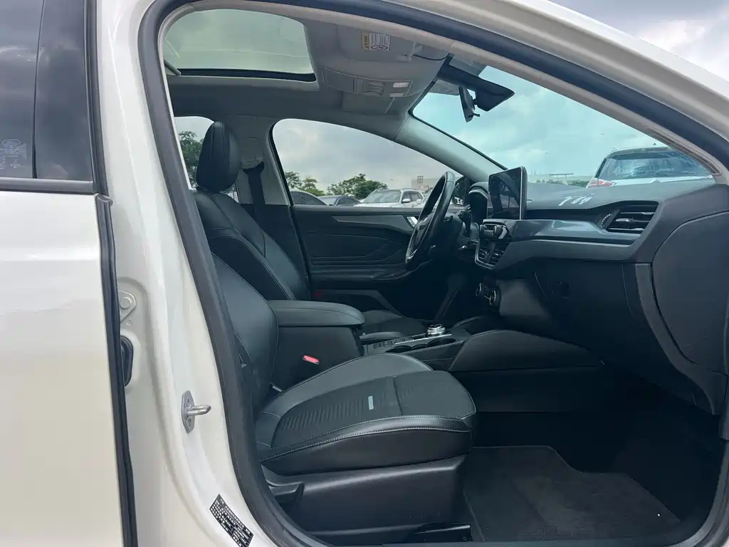 Ford Focus Active — миниатюра 8