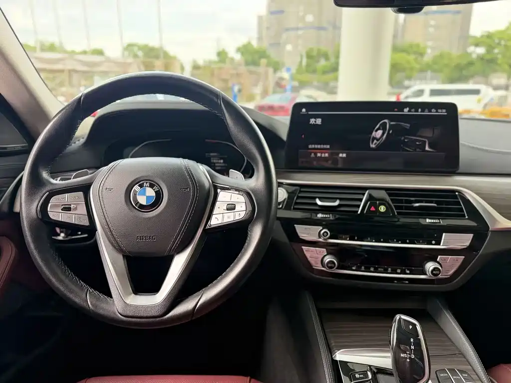 BMW 5 Series — миниатюра 11