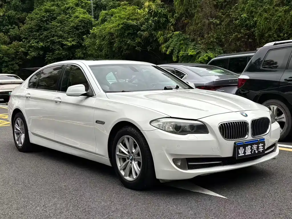BMW 5 Series — миниатюра 2