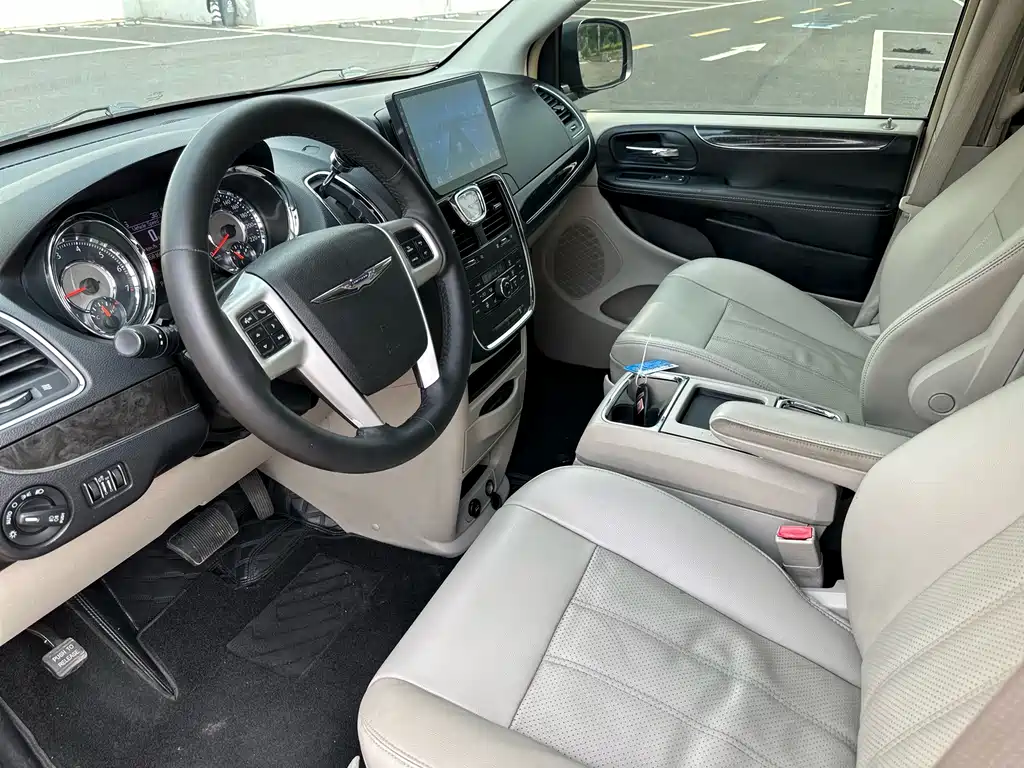 Chrysler Grand Voyager (Import) — миниатюра 3