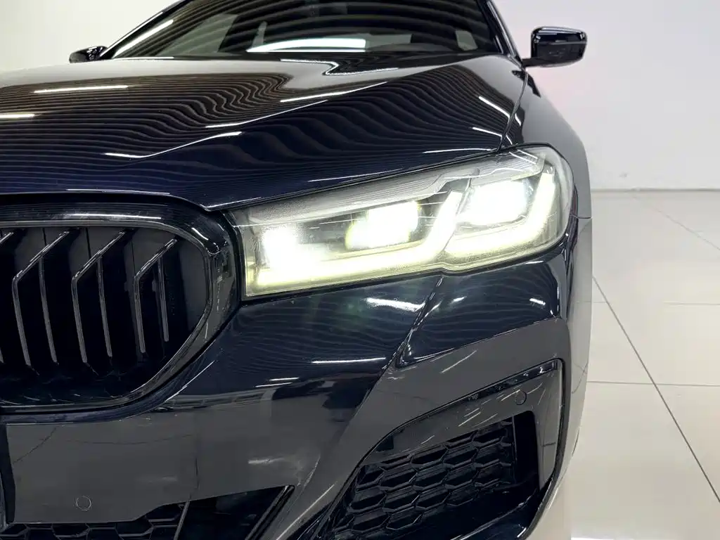BMW 5 Series — миниатюра 6