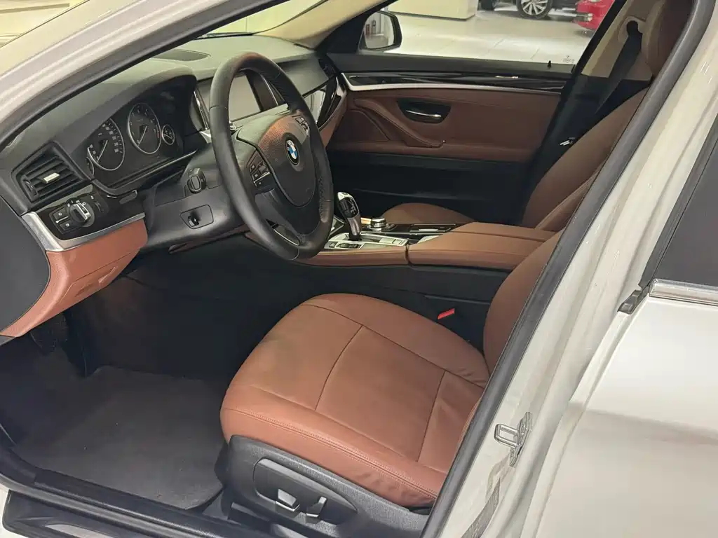 BMW 5 Series — миниатюра 5
