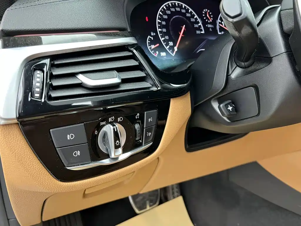 BMW 5 Series — миниатюра 27
