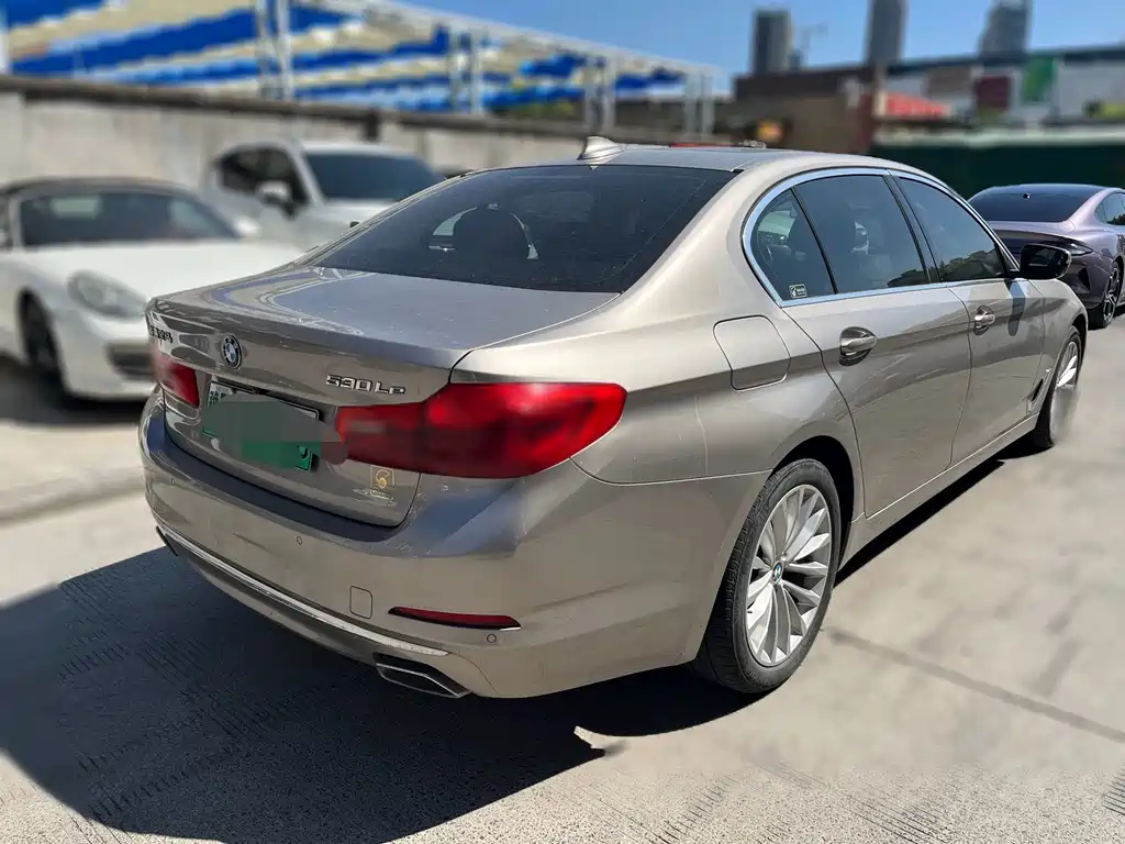 BMW 5 Series New Energy — миниатюра 10