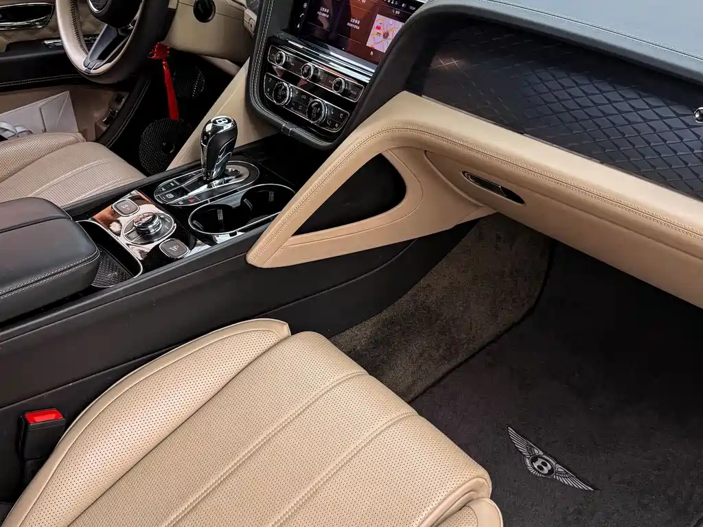 Bentley Bentayga PHEV — миниатюра 8