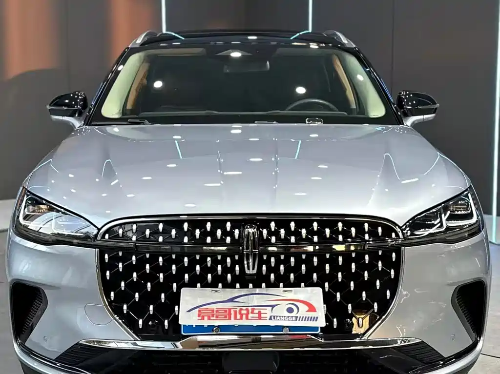 Lincoln Corsair — миниатюра 2