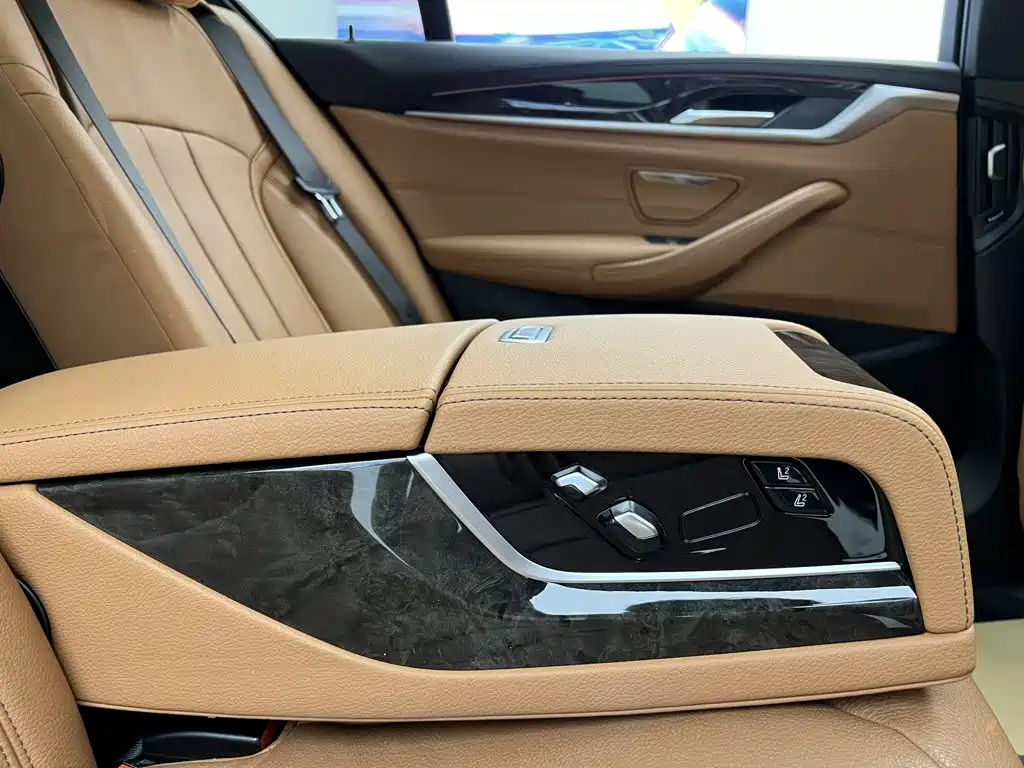 BMW 5 Series — миниатюра 28