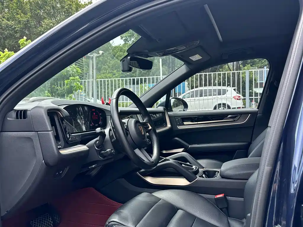 Porsche Cayenne — миниатюра 5
