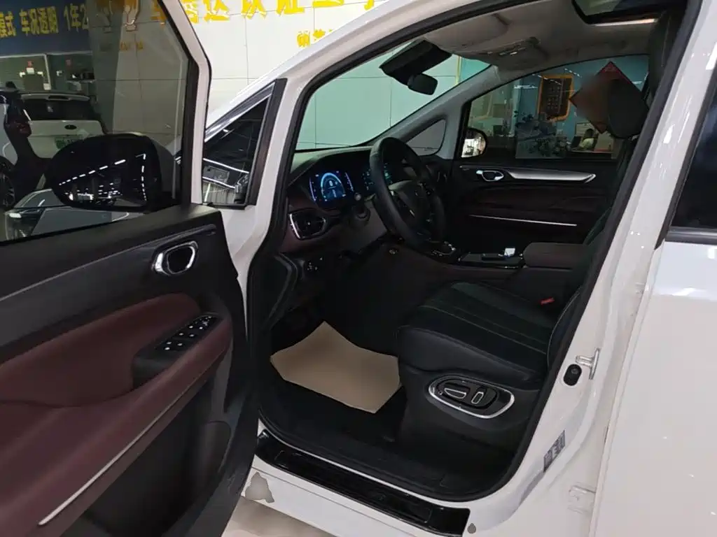 GAC Motor Trumpchi M6 — миниатюра 16