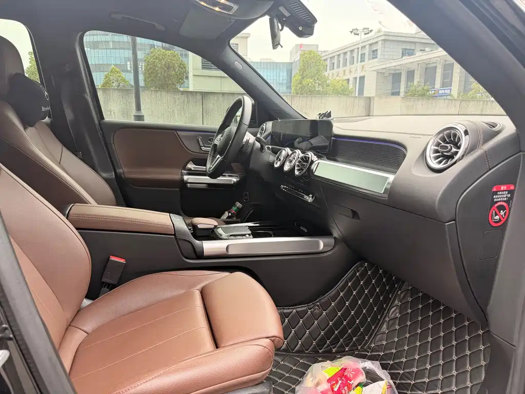 Mercedes-Benz GLB — миниатюра 8