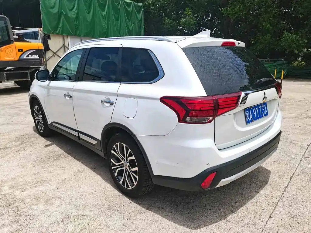 Mitsubishi Outlander — миниатюра 4
