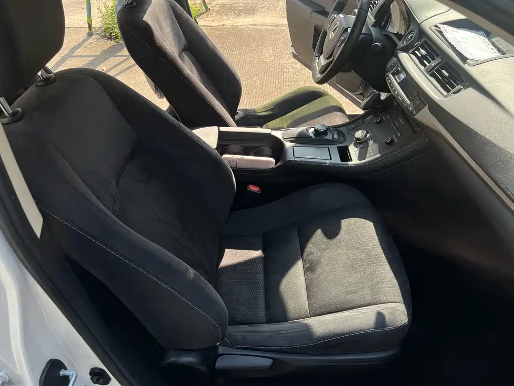 Lexus CT 2014 CT200h Comfort