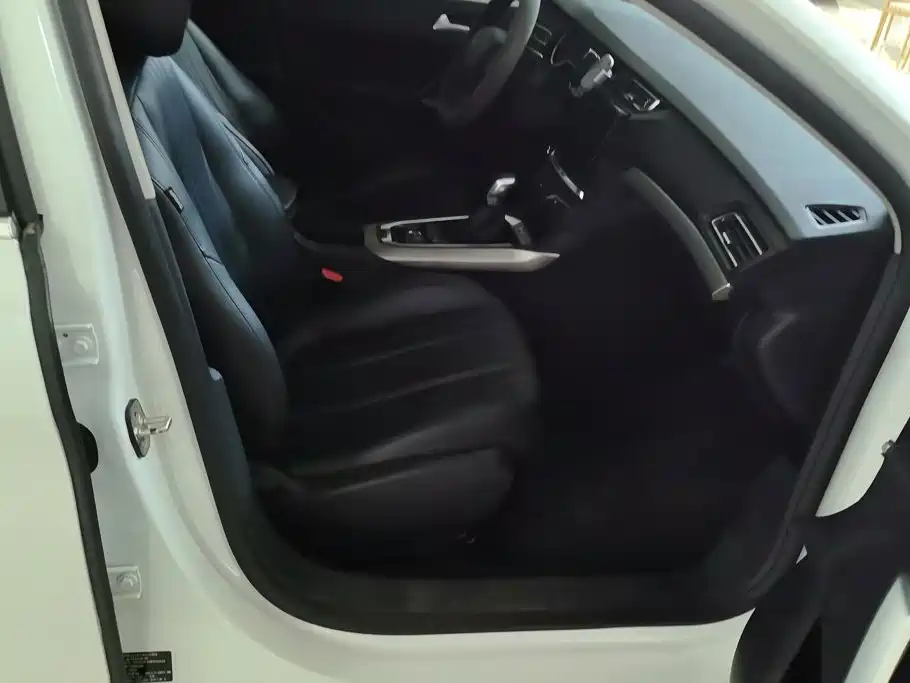 Peugeot 408 — миниатюра 8