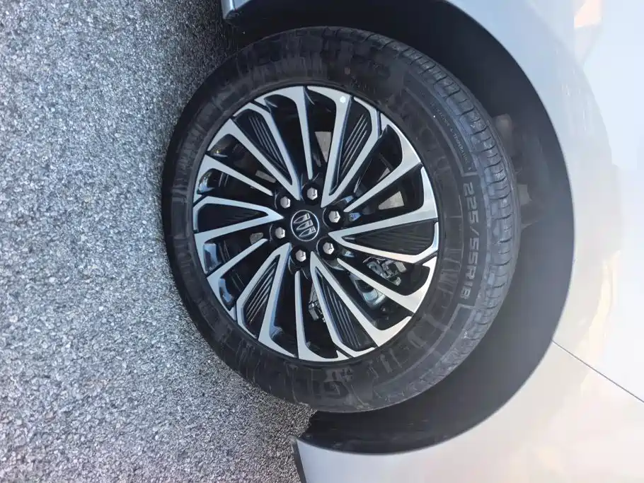 Buick GL8 Hybrid — миниатюра 6