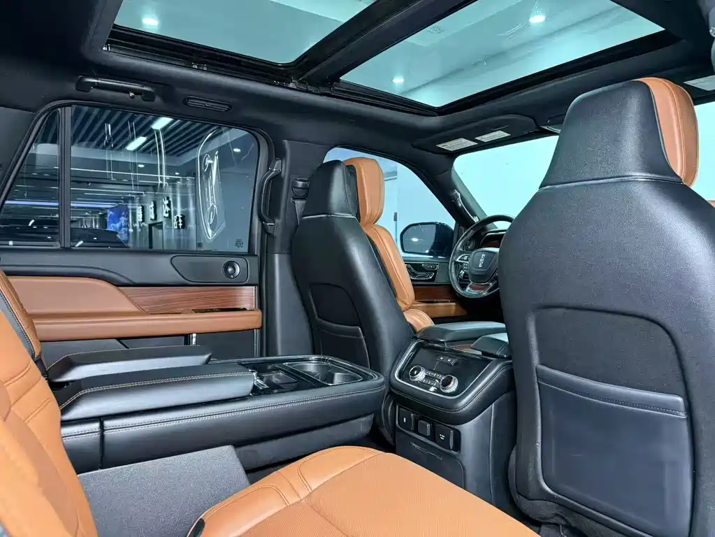 Lincoln Navigator — миниатюра 14
