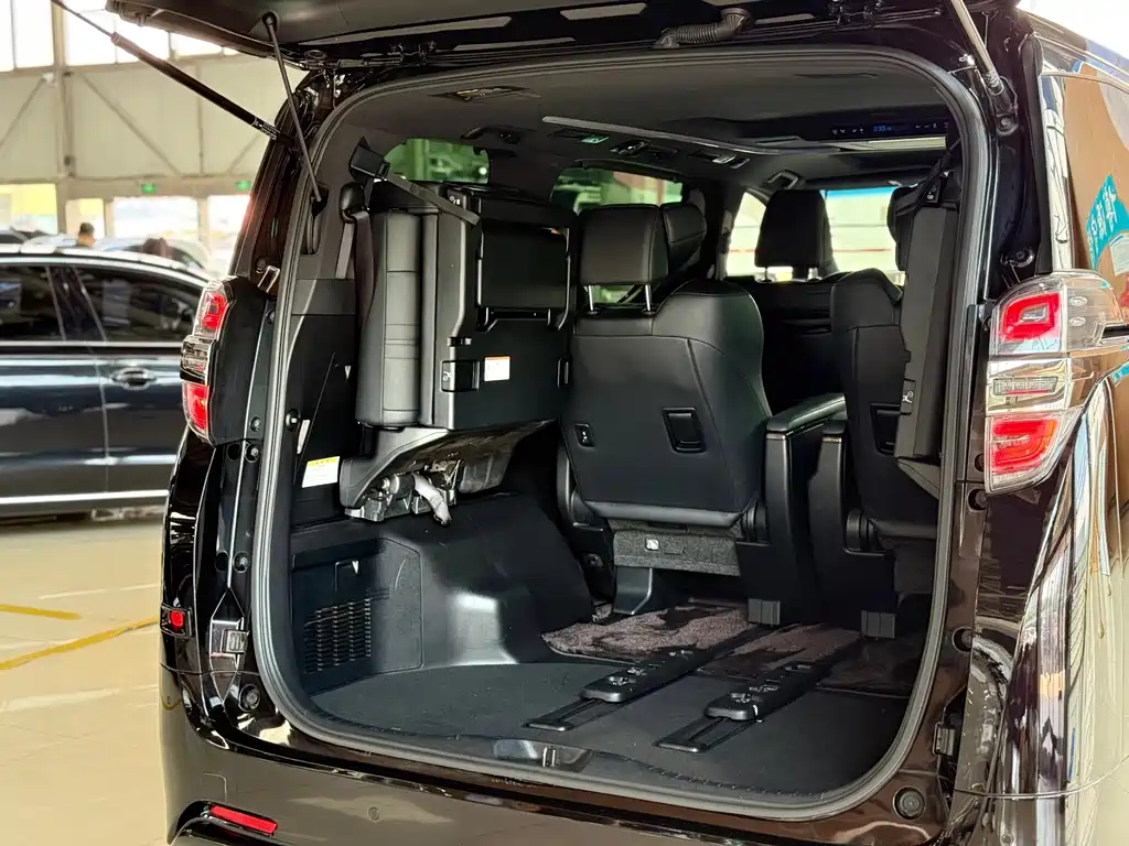 Toyota Vellfire — миниатюра 22