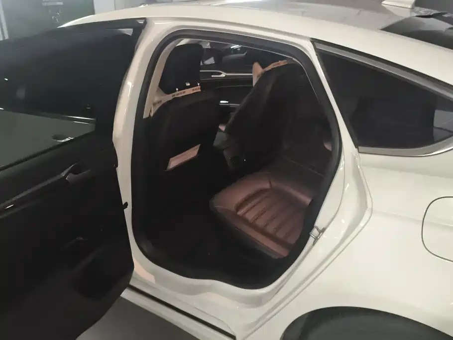 Ford Mondeo — миниатюра 11