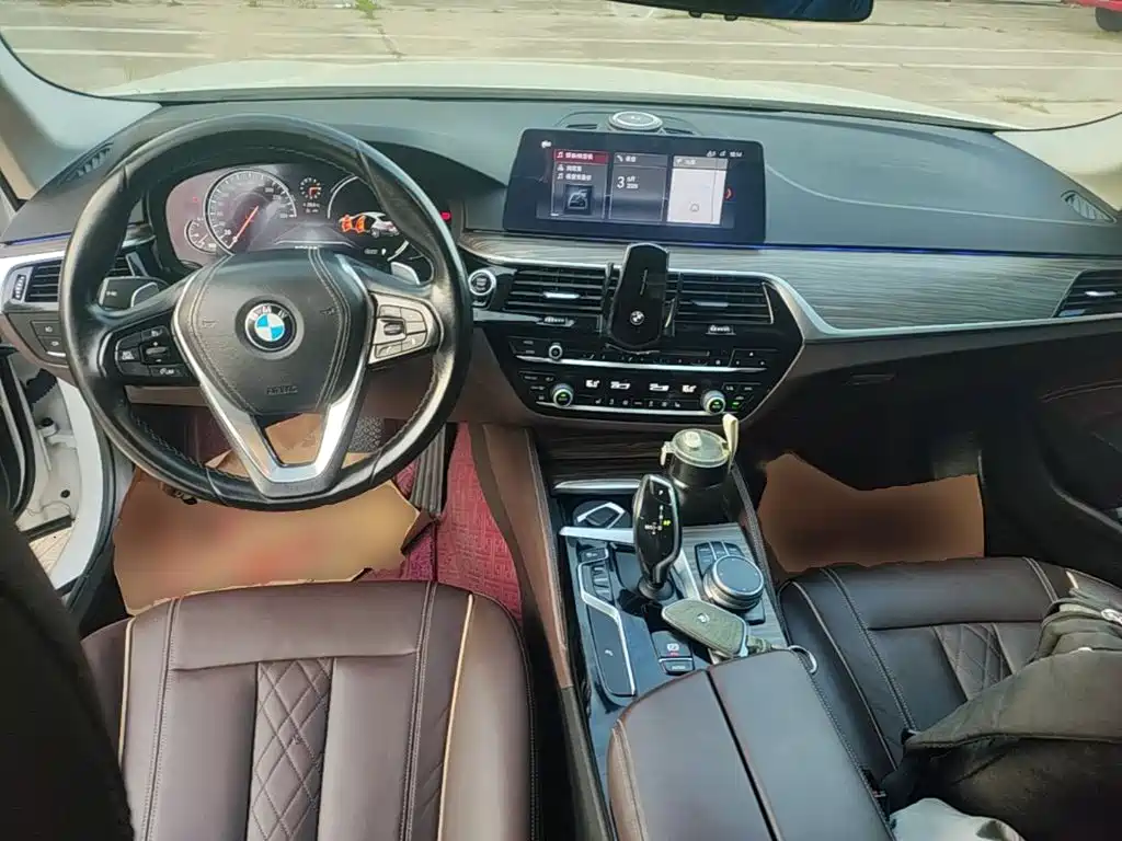 BMW 5 Series — миниатюра 10