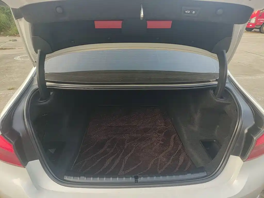 BMW 5 Series — миниатюра 19