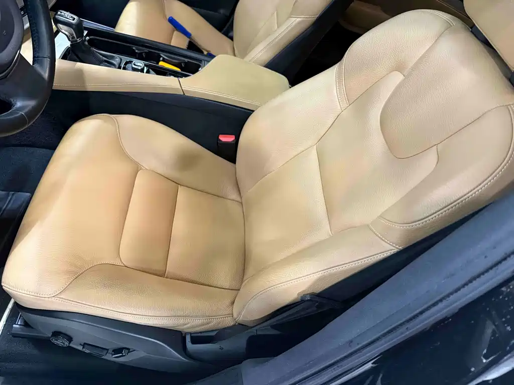 Volvo XC90 2018 T5 5 мест