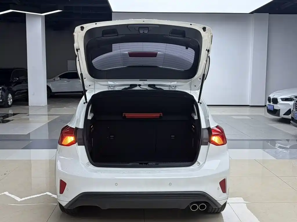 Ford Focus 2021 EcoBoost 180 AT