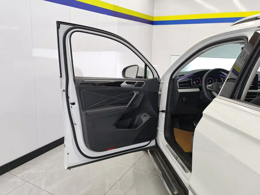 Volkswagen Tiguan L — миниатюра 7