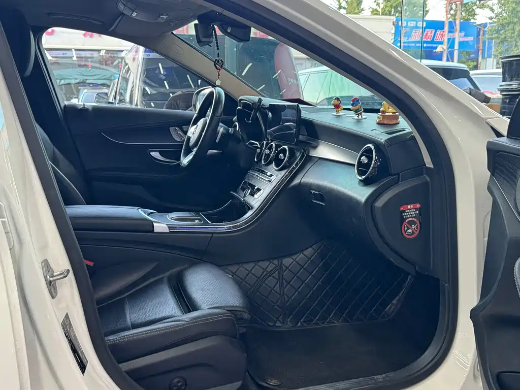 Mercedes-Benz C-Class — миниатюра 6
