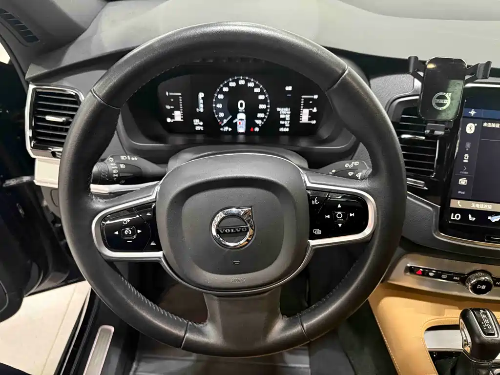 Volvo XC90 2018 T5 5 мест