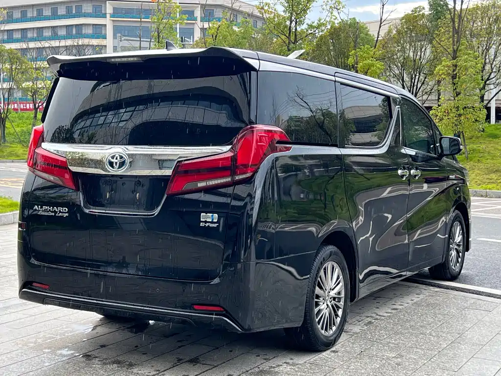 Toyota Alphard — миниатюра 4