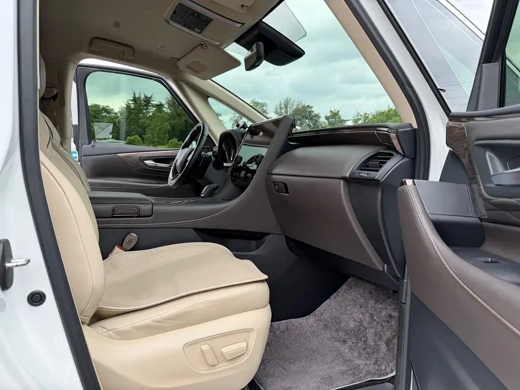 Toyota Vellfire — миниатюра 10