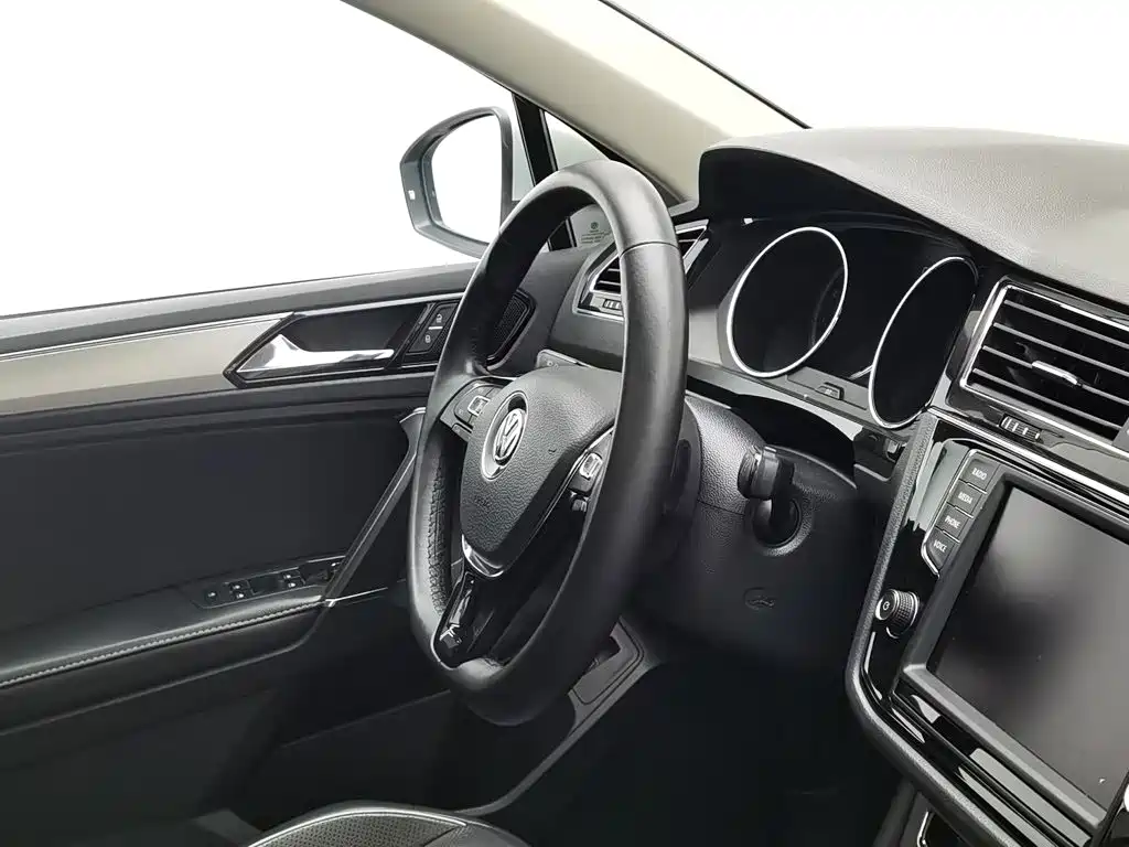 Volkswagen Tiguan L — миниатюра 22