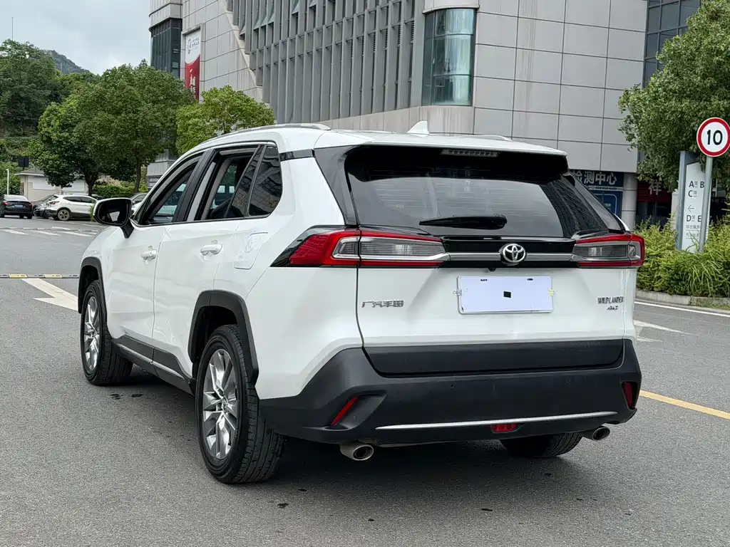 Toyota Wildlander 2021 2.0L CVT Luxury