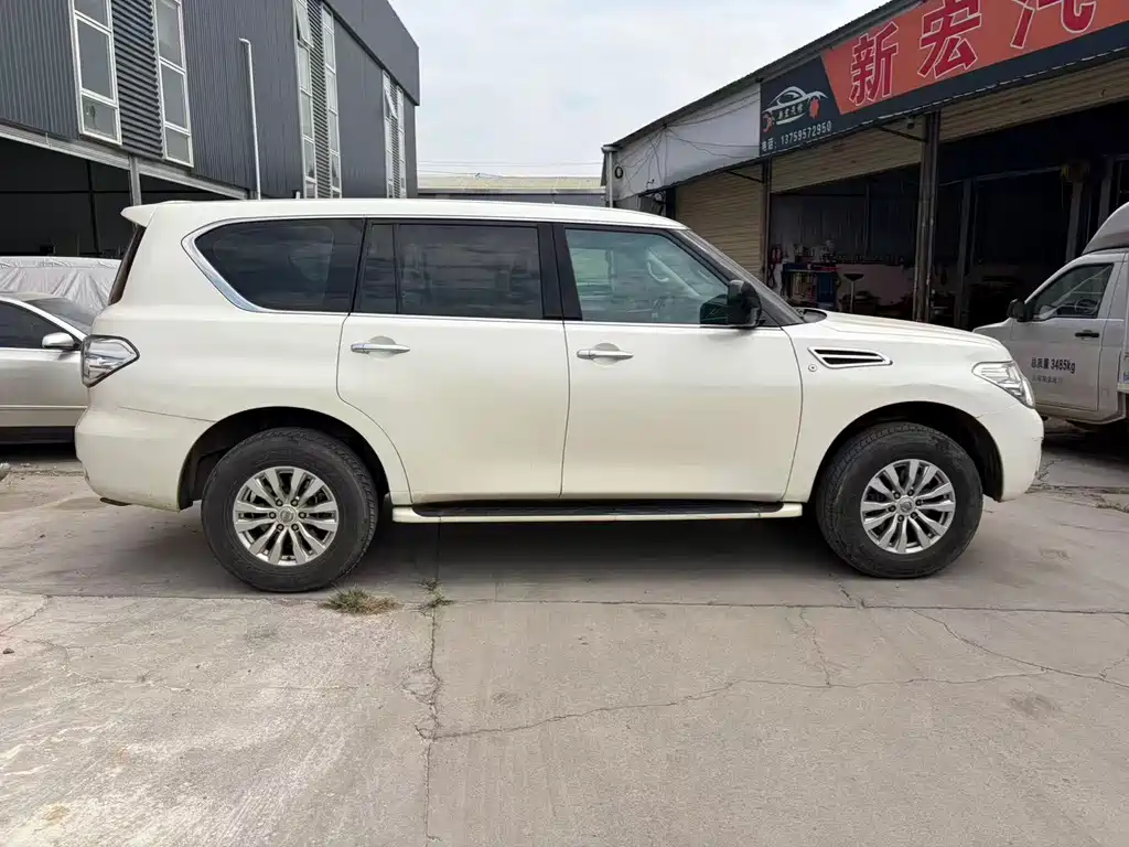 Nissan Patrol — миниатюра 6
