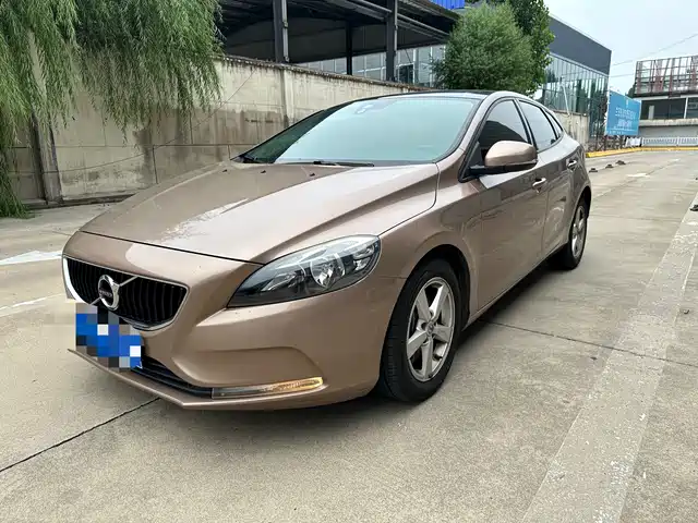 volvo v40