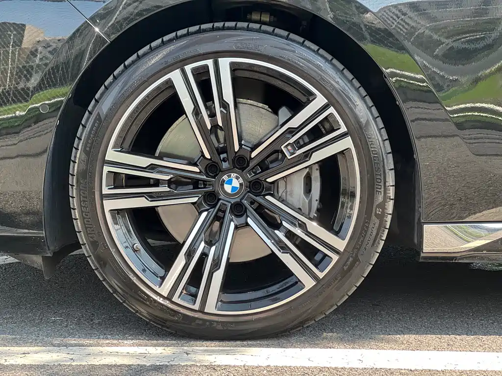 BMW 7 Series — миниатюра 8