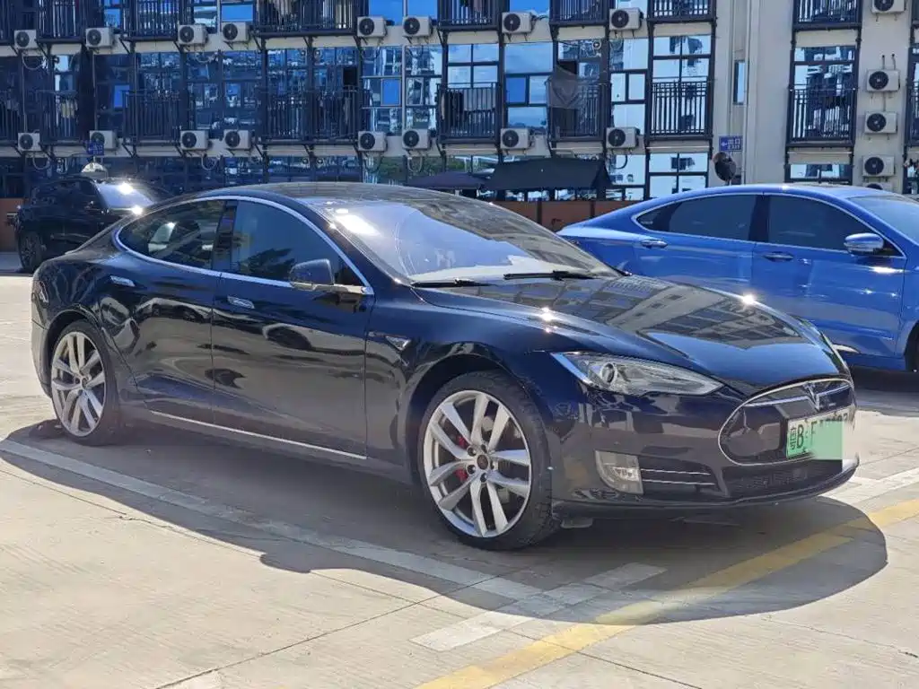 Tesla Model S — миниатюра 2