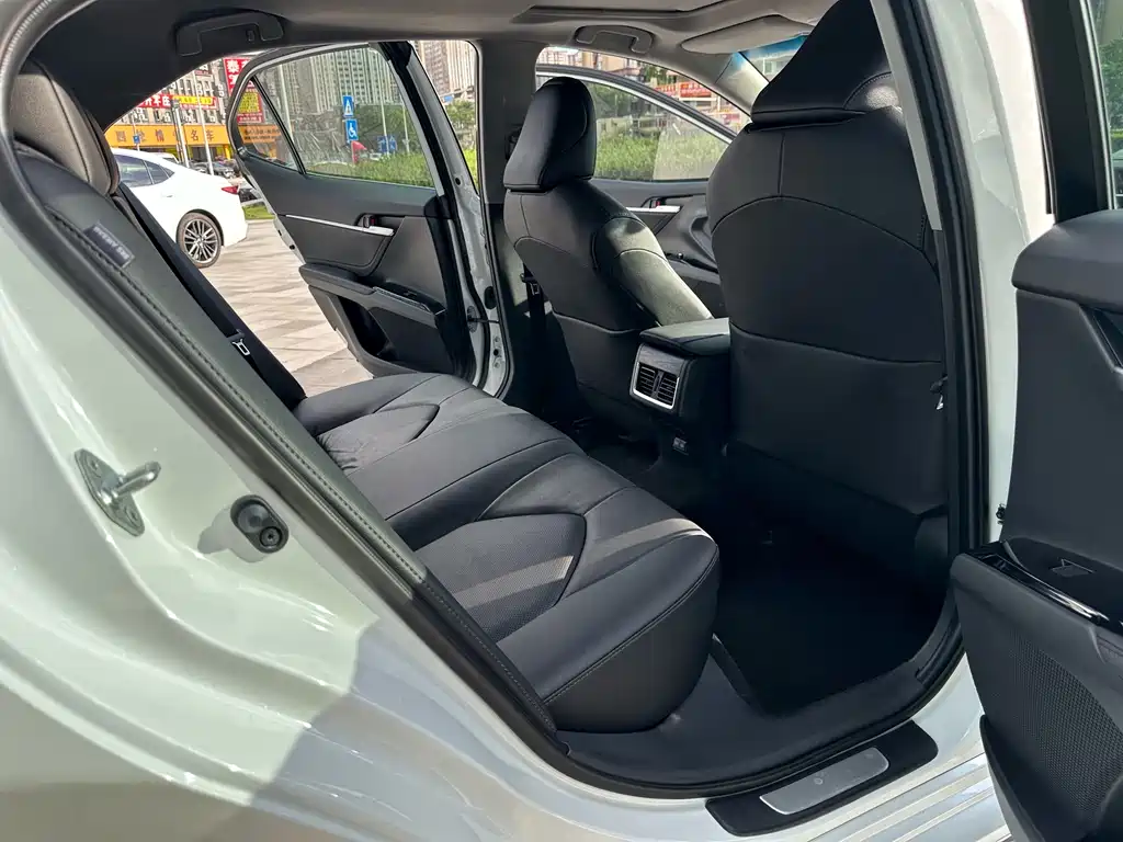 Toyota Camry — миниатюра 11
