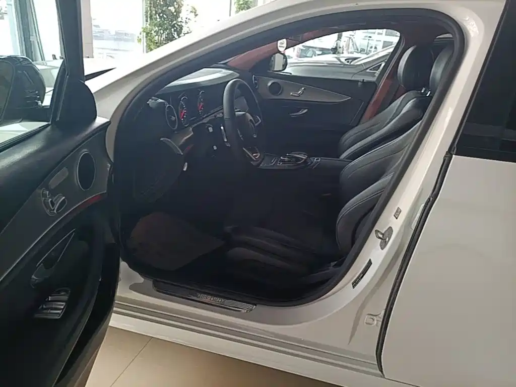 Mercedes-Benz E-Class — миниатюра 15