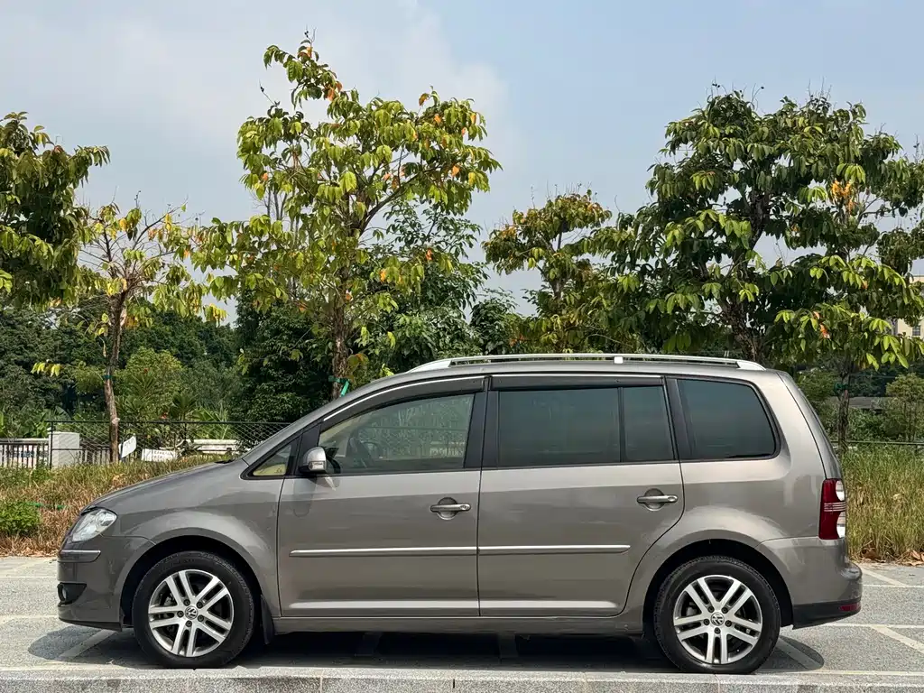 Volkswagen Touran — миниатюра 2