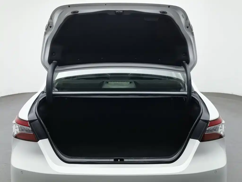 Toyota Camry — миниатюра 16