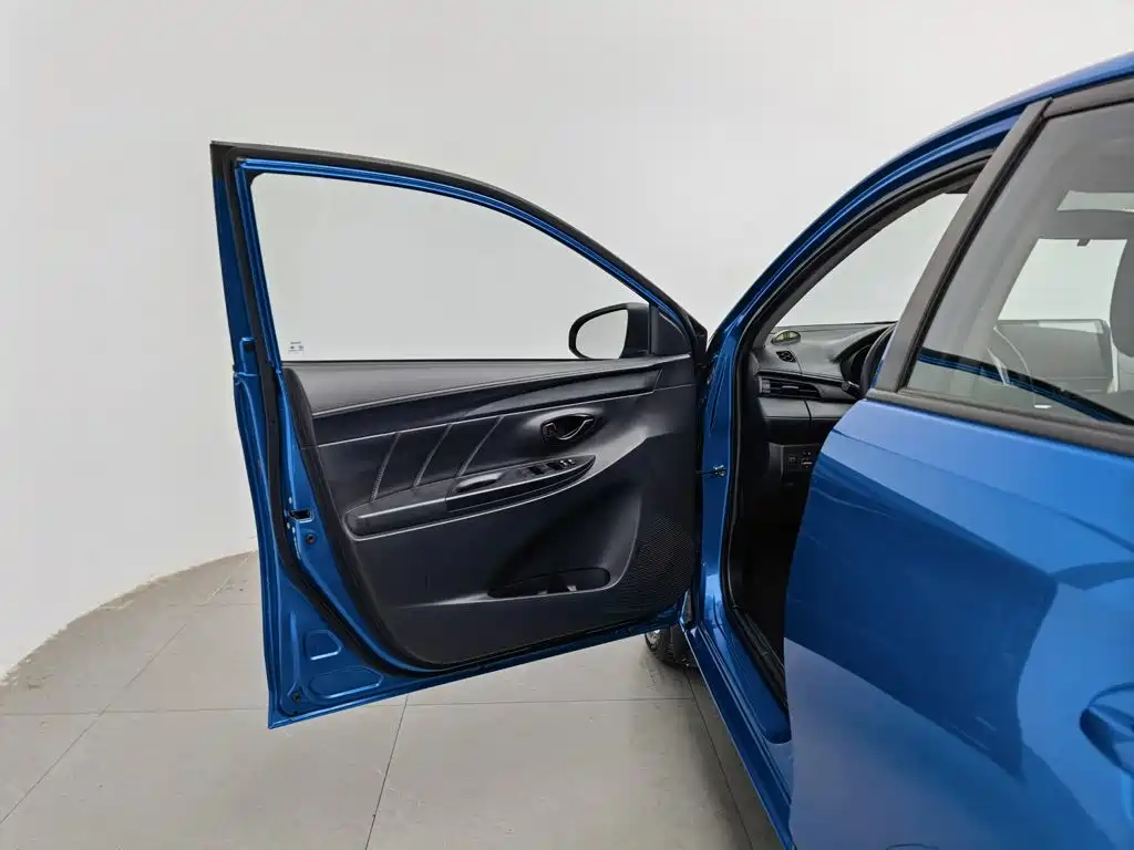 Toyota Yaris L — миниатюра 8