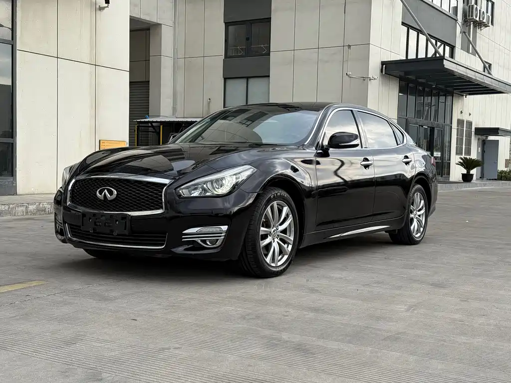 Infiniti Q70 2017