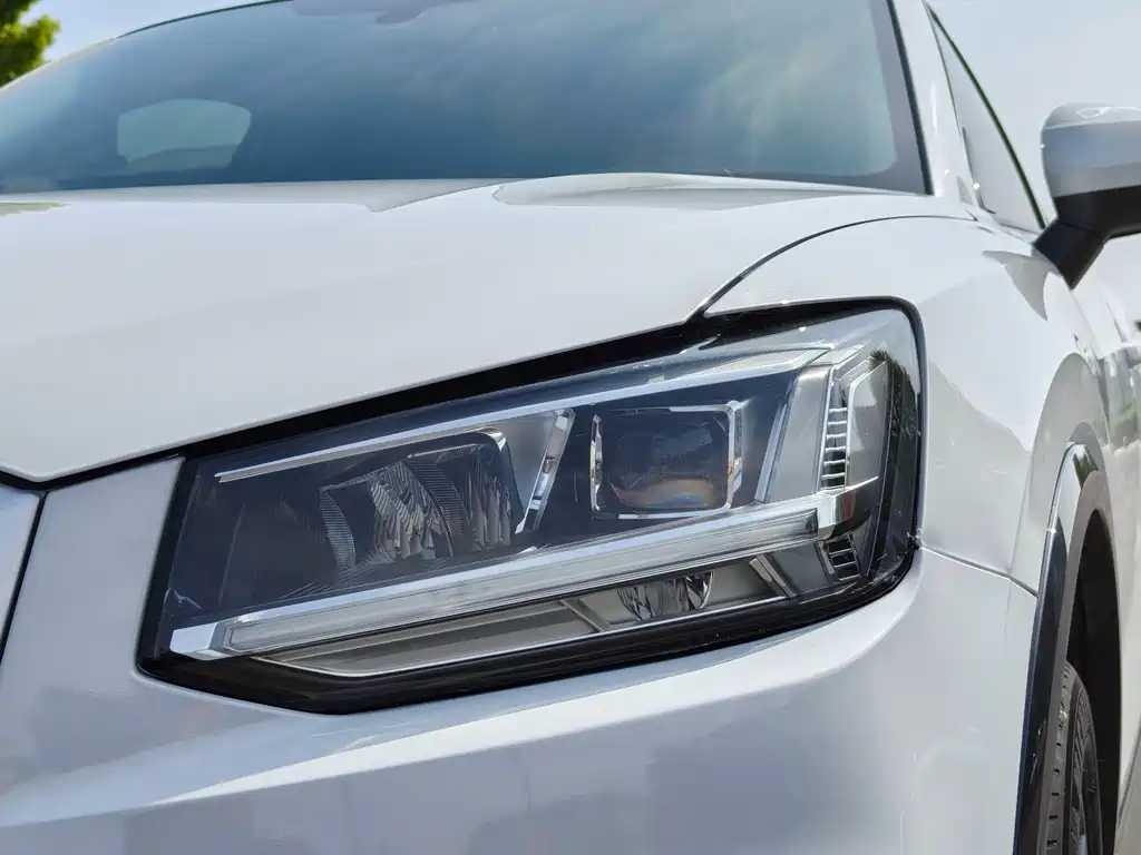 Audi Q2L e-tron — миниатюра 9