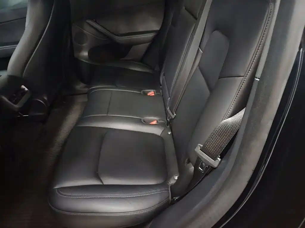 Tesla Model Y — миниатюра 17