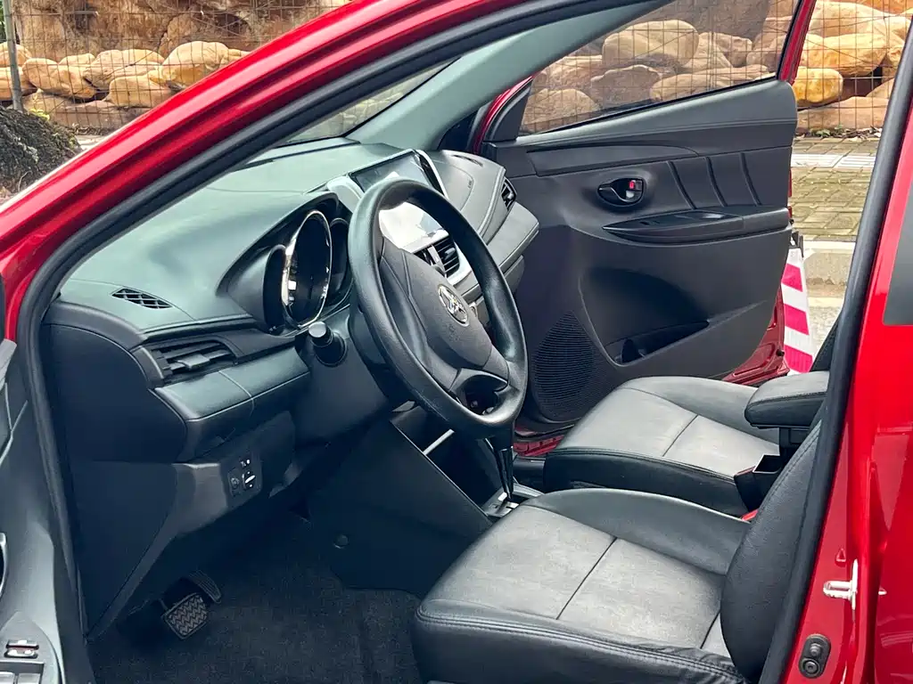 Toyota Yaris L — миниатюра 10