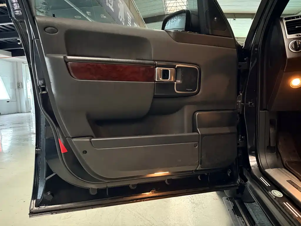 Land Rover Range Rover — миниатюра 9