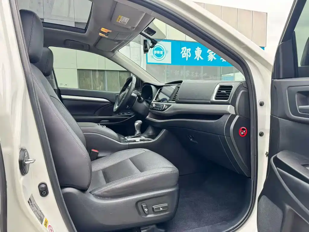 Toyota Highlander 2017 2.0T Luxury 7 мест