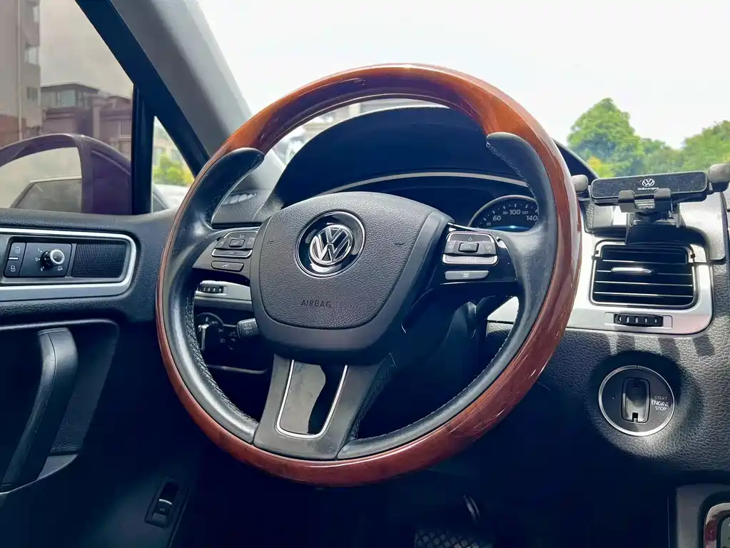 Volkswagen Touareg — миниатюра 12
